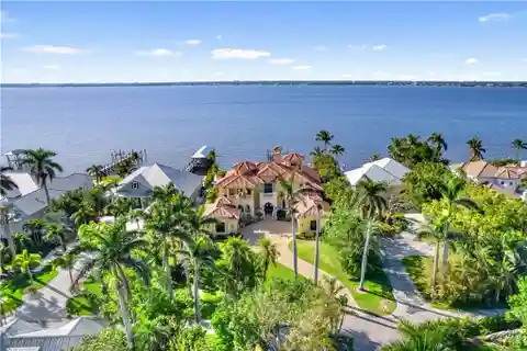 Breathtaking Mediterranean Residence Along the Caloosahatchee River