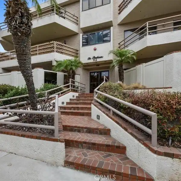 PRESTIGIOUS PENTHOUSE COMPLEX ON THE ESPLANADE