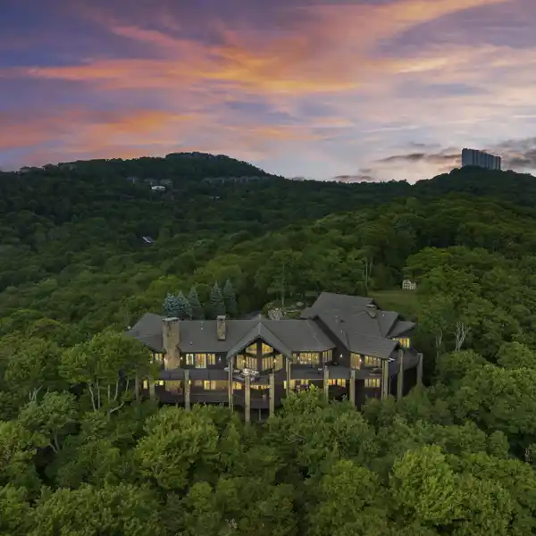 IMMACULATE MOUNTAIN ESTATE IN LINVILLE RIDGE