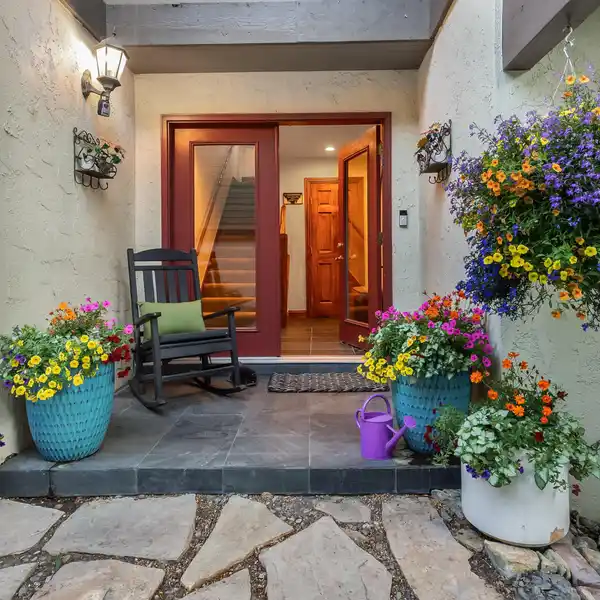 BEAUTIFULLY UPDATED HOME IN PEACEFUL INNSBRUCK MEADOWS