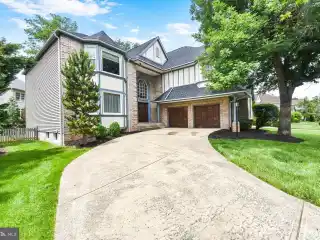 Meticulously Maintained Home in Prestigious Ashburn Farm