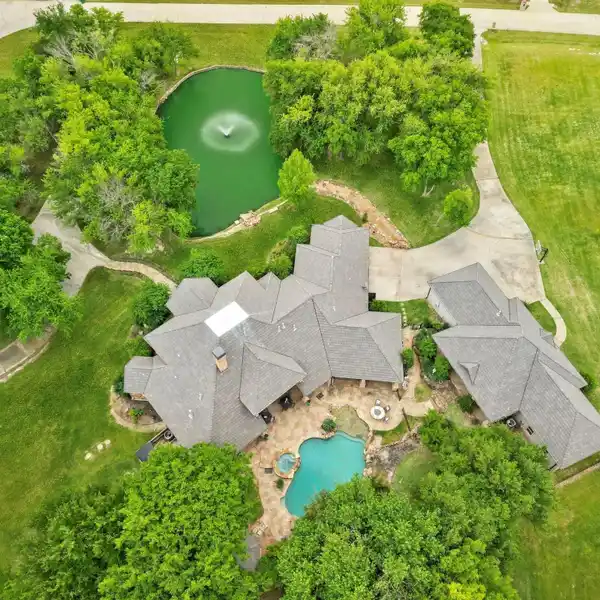 PRIVATE OASIS IN TWELVE OAKS ESTATES