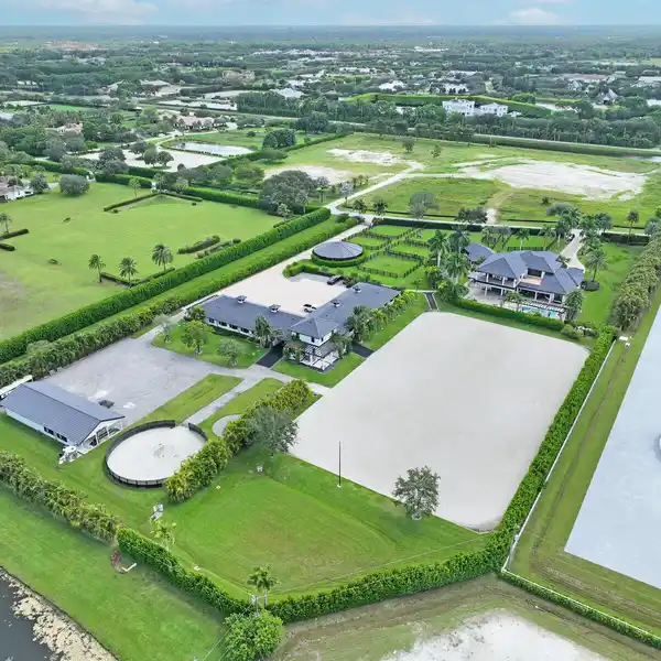 PREMIER EQUESTRIAN ESTATE WITH SHOW JUMPING ARENA AND STABLES