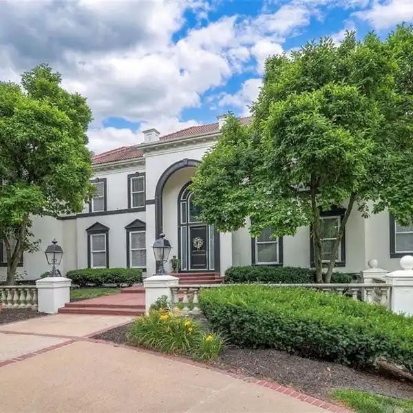 UNPARALLELED OPPORTUNITY IN THE HEART OF HALLBROOK