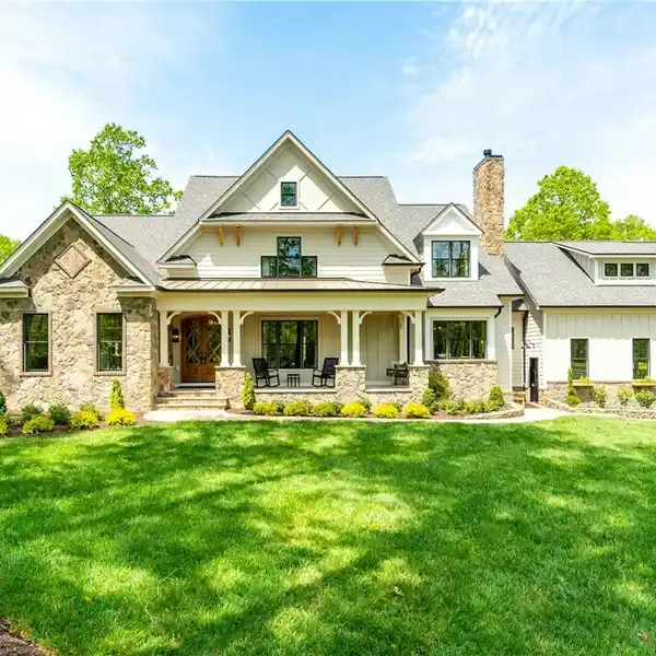 SPACIOUS CUSTOM HOME DESIGNED FOR ENTERTAINING