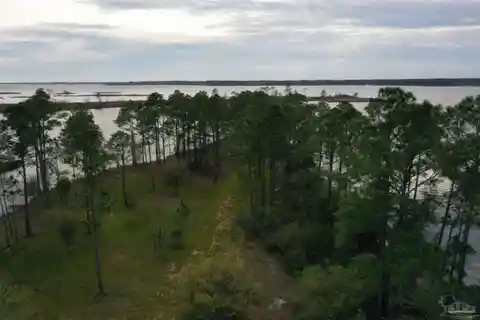 Four-Plus-Acre Peninsula