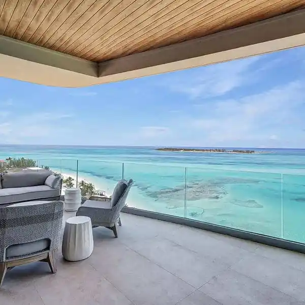 LUXURY LIVING AT AQUALINA