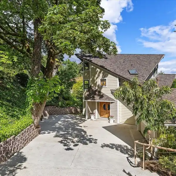 VAULTED ELEGANCE WITH MOUNTAIN AND LAKE VISTAS