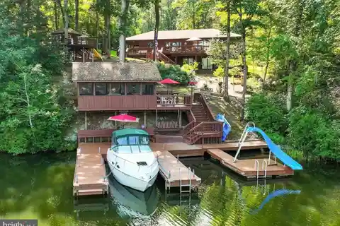 Absolutly Perfect Lake House on No Wake Cove
