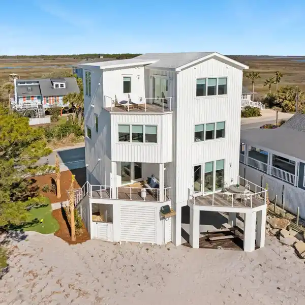 COASTAL LUXURY MEETS ENGINEERING MASTERY