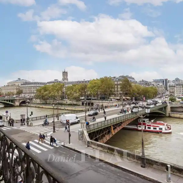 IDEAL PARIS PIED-A-TERRE NEAR MANY RENOWNED LANDMARKS
