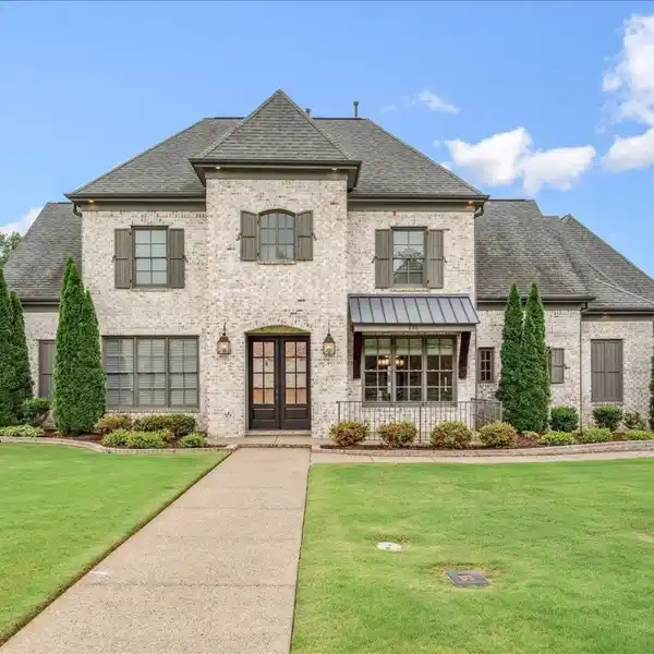 GORGEOUS LAKEFRONT HOME