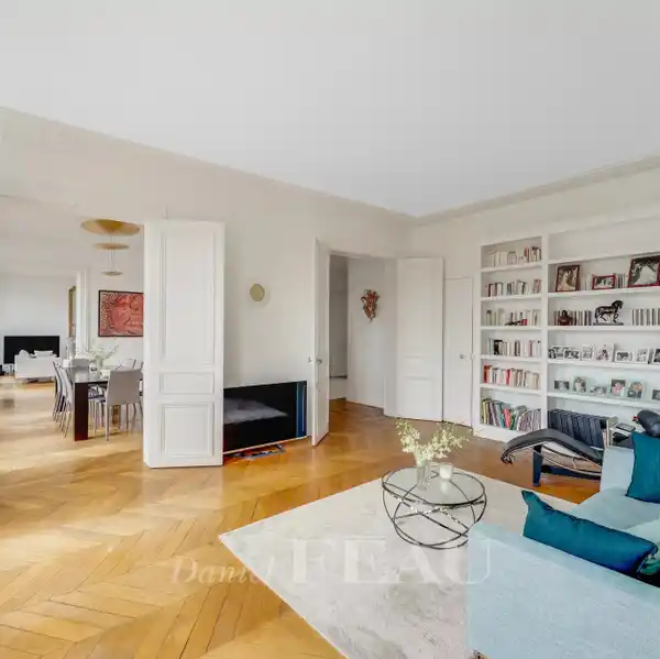 STUNNING VERSAILLES APARTMENT WITH PERIOD CHARM