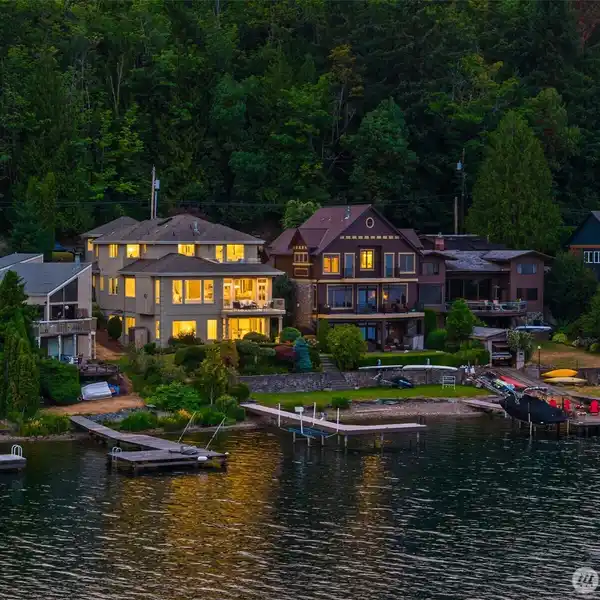 STUNNING LAKE SAMMAMISH HOME WITH 180-DEGREE VIEWS