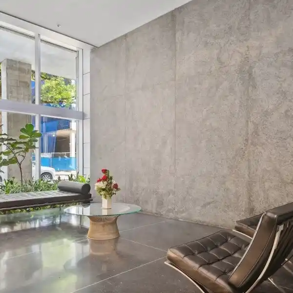 STREETERVILLE PENTHOUSE PARADISE
