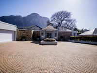 STUNNING ENTERTAINER'S PARADISE IN PRIME BISHOPSCOURT LOCATION