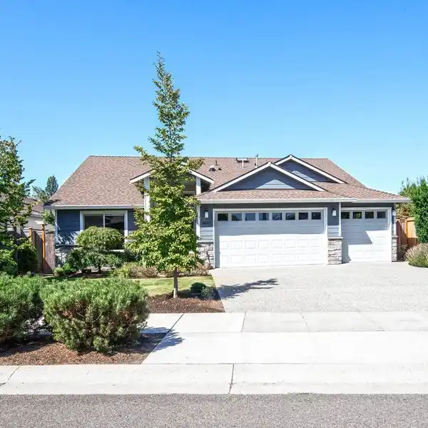 STYLISH RAMBLER COMBINING COMFORT AND ENTERTAINING SPACES