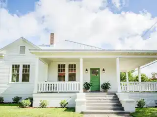 Seamless Fusion of Past and Present in East Hill Renovation