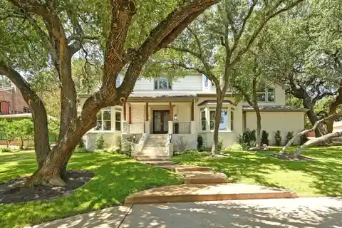 Gorgeous Home Backing to Hillside