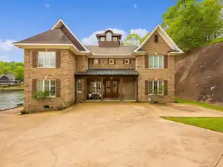 Lake Living at Its Finest