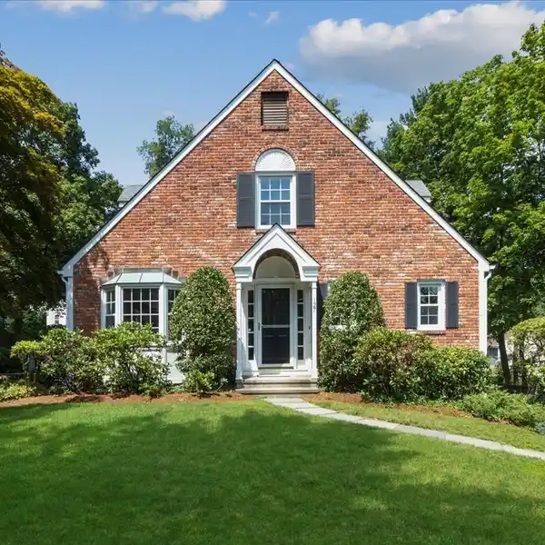 BEAUTIFULLY RENOVATED HOME IN A PRISTINE DUPLEX SETTING