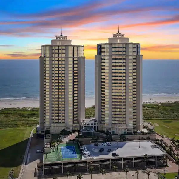 EXCEPTIONAL 20TH-FLOOR RESIDENCE