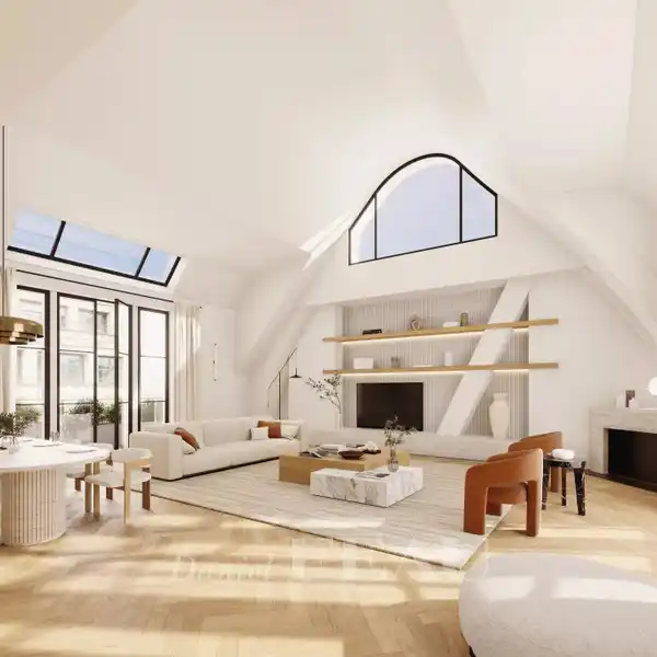 TOP FLOOR DUPLEX APARTMENT WITH ENORMOUS POTENTIAL