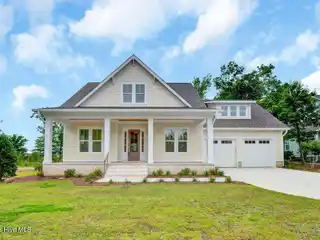 Crafted Comfort in Exclusive Setting