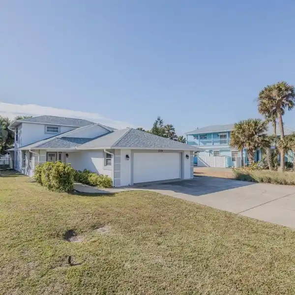 IMMACULATE HOME STEPS TO THE BEACH