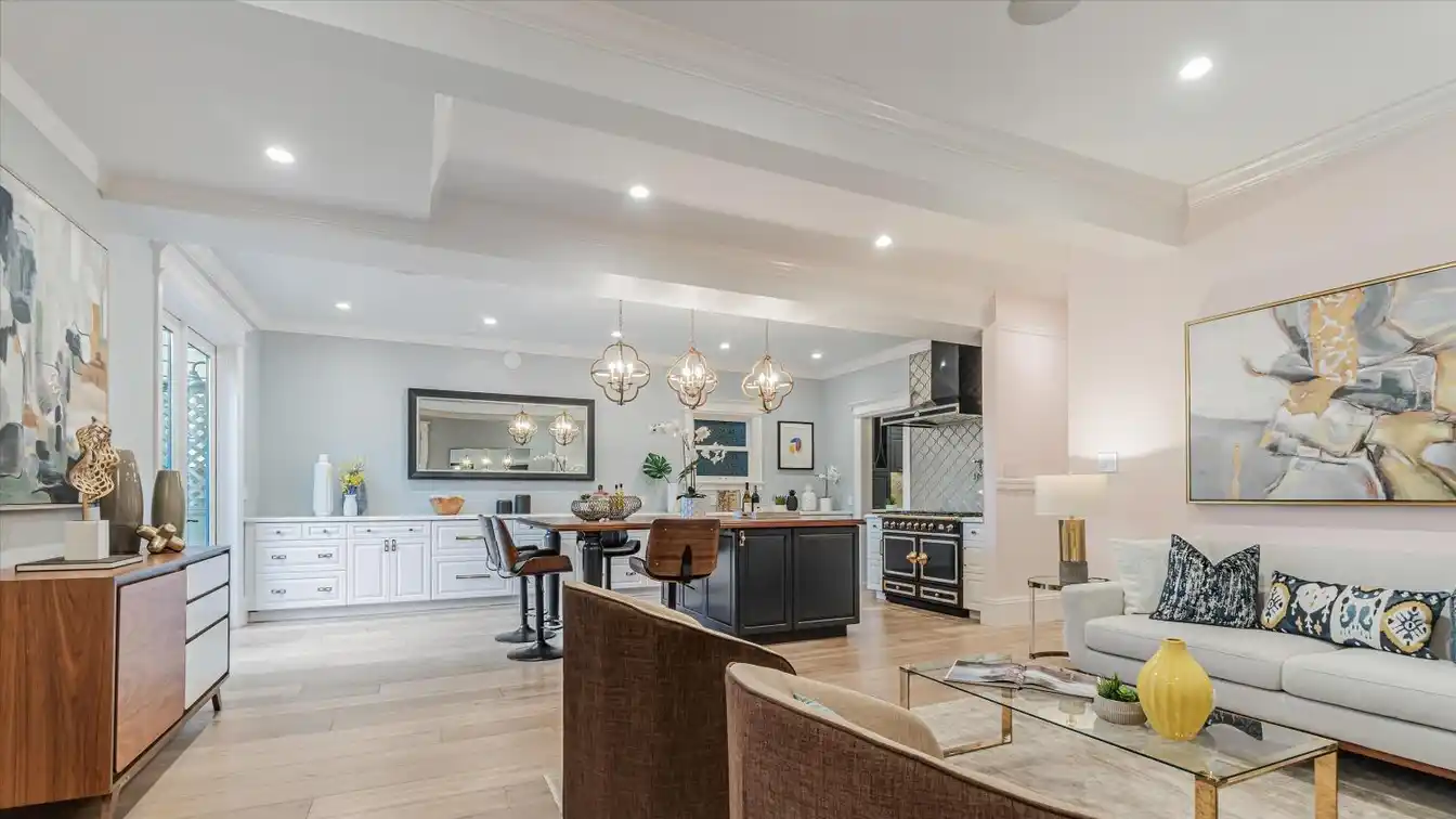 Spectacular Nob Hill Flat