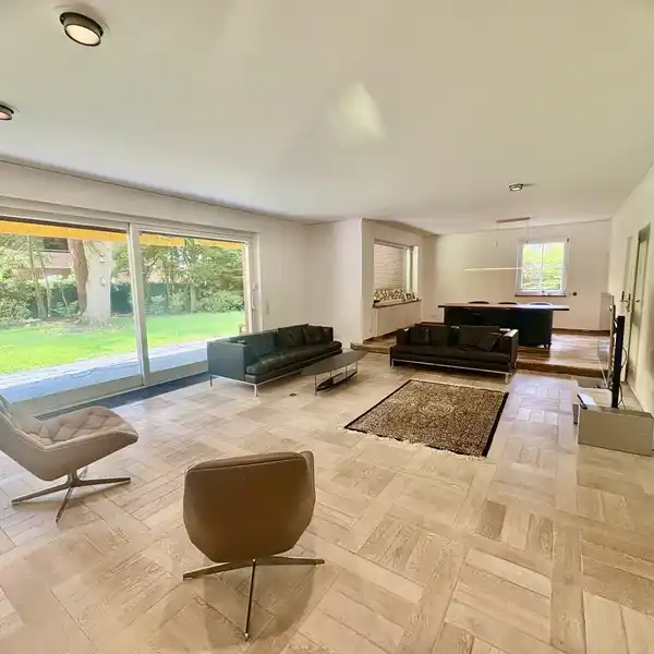 DETACHED HOME RIGHT NEXT TO THE BUNTEN GARTEN