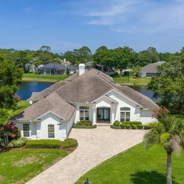 UPGRADED LAKEFRONT HOME IN JAX GOLF AND COUNTRY CLUB