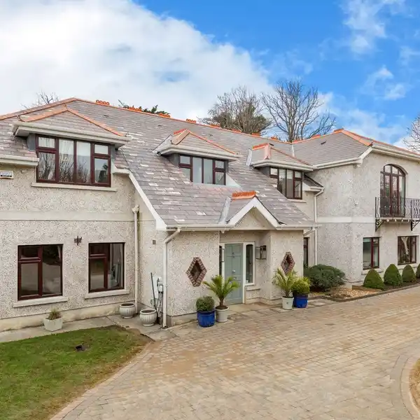 EXCEPTIONAL CONTEMPORARY HOME