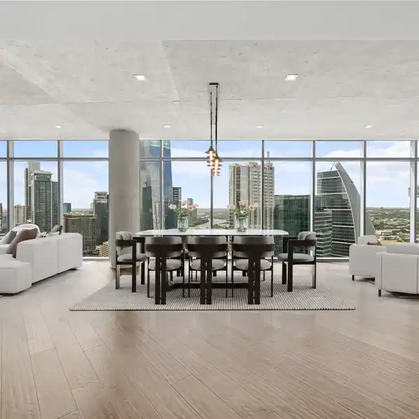 HIGH-FLOOR HOME WITH A SOUGHT-AFTER PLAN