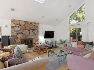 Striking Contemporary Rental in a Private Setting