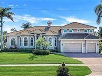 FABULOUS TURNKEY RESIDENCE A BLOCK TO THE BEACH