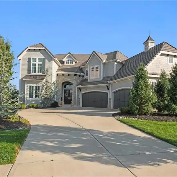 WATERFRONT SANCTUARY IN MILLS FARM