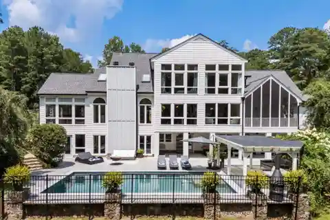 Oasis of Tranquility and Elegance Awaits
