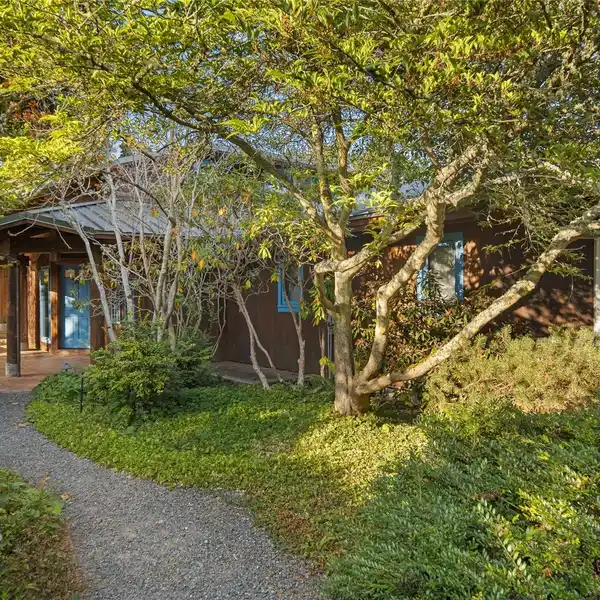 MAGICAL WATERFRONT ESTATE WITH BREATHTAKING VIEWS