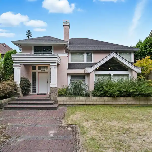 PRESTIGIOUS LOCATION IN SOUTH GRANVILLE