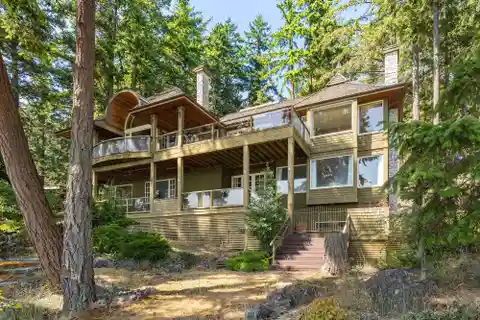 Architectural Waterfront Home in Fairweather Point