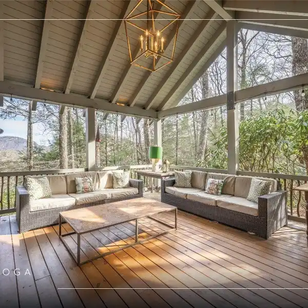DELIGHTFUL HOME IN THE COVETED CHATTOOGA CLUB