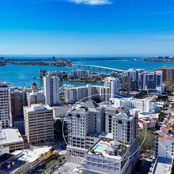 ELEGANT DOWNTOWN ESCAPE WITH FULL AMENITIES