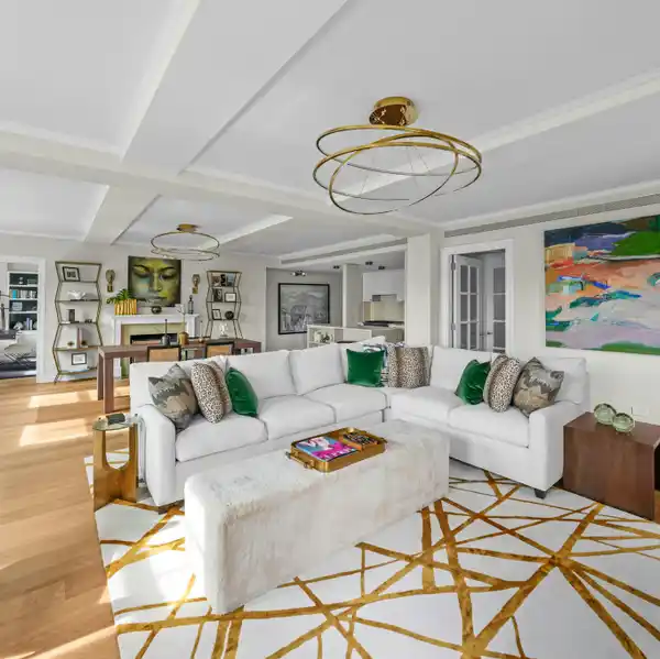 THOUGHTFULLY RENOVATED HOME IN WASHINGTON SQUARE PARK