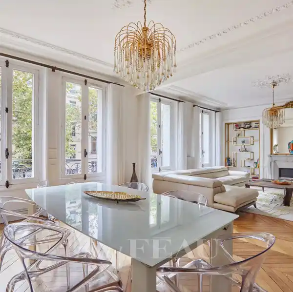 RENOVATED FIRST FLOOR APARTMENT IN DESIRABLE LOCATION