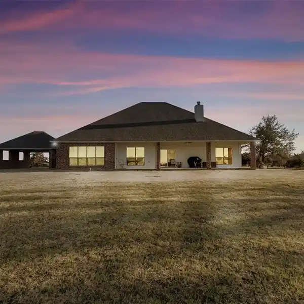 BEAUTIFUL RANCH PROPERTY WITH LONG-RANGE VIEWS