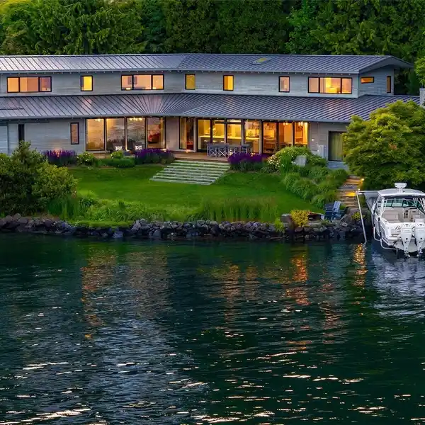 FLAWLESS WATERFRONT ESTATE HOME