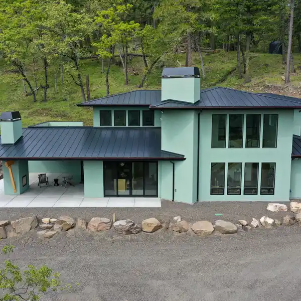 SLEEK MOUNTAIN ESCAPE ON 20+ PRIVATE ACRES