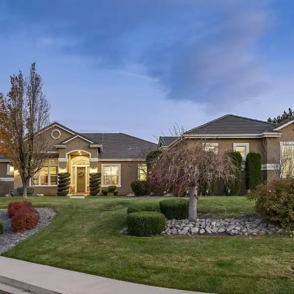 EXQUISITE RESIDENCE WITH BEAUTIFUL MOUNTAIN SURROUNDINGS