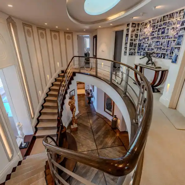 OCEANFRONT SOPHISTICATION IN THE HEART OF MOUILLE POINT